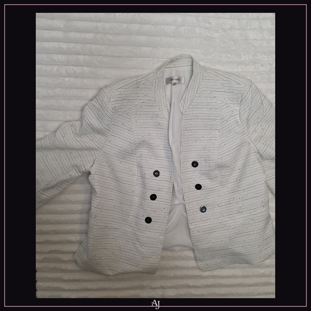 Jones Studio Medium White and Black Striped Polyester Blazer Double Breasted But